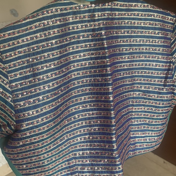 ENSEMBLE LEHENGA: Vibrant. Stands out. Choli 32-34. STUNNING DUPATTA! - Picture 14 of 17